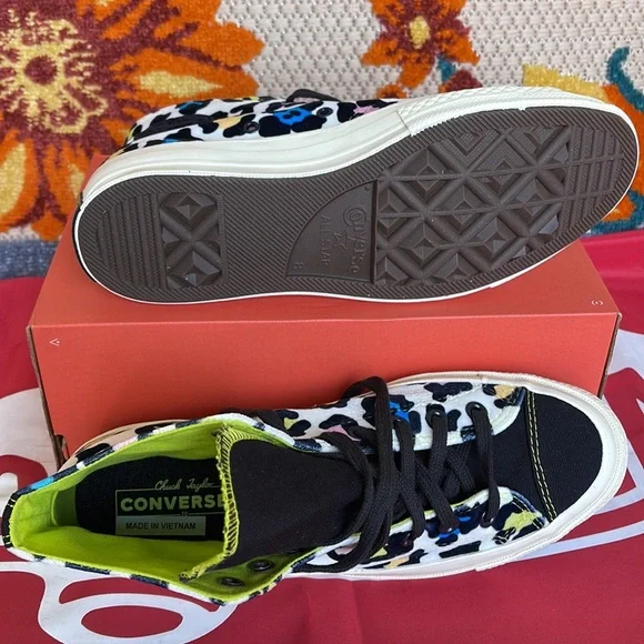 Converse 572369C
CHUCK TAYLOR ALL STAR 70 HI
EGRET/BLACK/LIME TWIST
WMNS snkrs - Picture 4 of 16